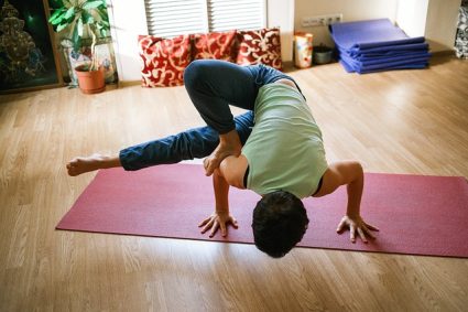 Yoga ou pilates : comparatif des bienfaits et choix de la discipline idéale