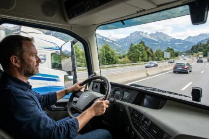 Maîtriser la conduite d’un camion : les essentiels pour bien démarrer